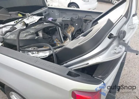 2021 Chevrolet Silverado 1500 2Wd Short Bed Custom z USA, uszkodzony, nr VIN 1GCPWBEK9MZ181474